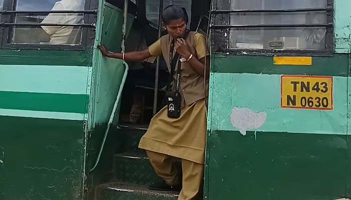 First female bus conductor Suganya | tamilnewstime.com