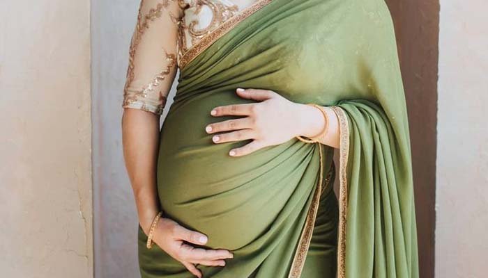 How to wear saree during pregnancy?